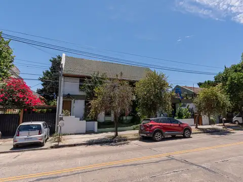PH al frente con jardín, 4 dorm y dependencia. Florida Mitre