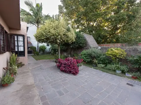 CASA 2 DORMITORIOS EN VENTA LA PLATA CON PATIO