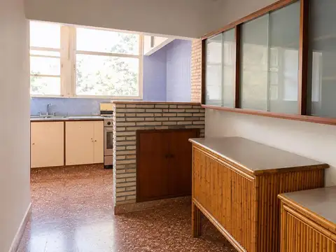 Oficina 5 ambientes con 2 baños