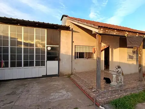 Venta lote con dos casas, más lote vacio