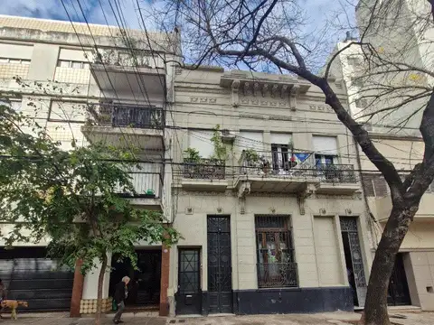 VENTA ALMAGRO PH APTO CREDITO 3 AMB + ENTREPISO LIVING COMEDOR COCINA BAÑO PATIO CUBIERTO