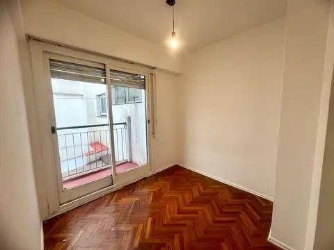 Venta de departamento de 3 ambientes con balcon en Recoleta