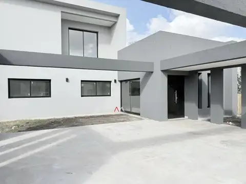 Casa 4 ambientes con 3 baños