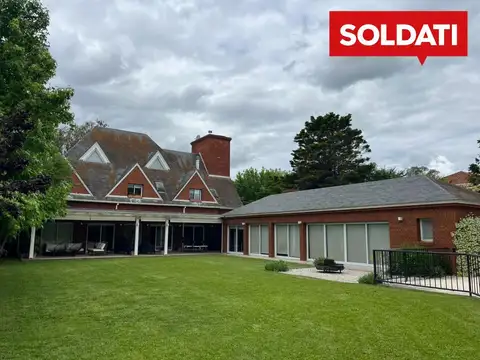 Casa en Alquiler con 3 cocheras