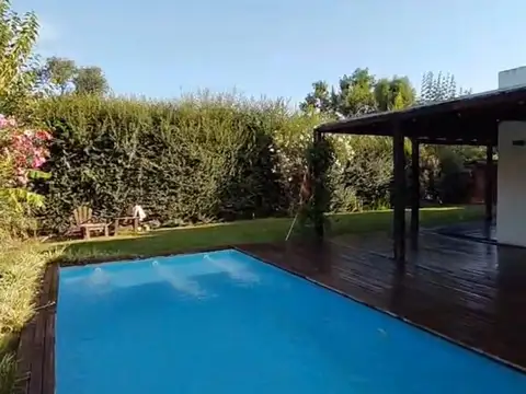 Casa en Venta con 2 cocheras