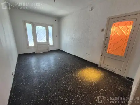 Casa 3 ambientes con 1 baño