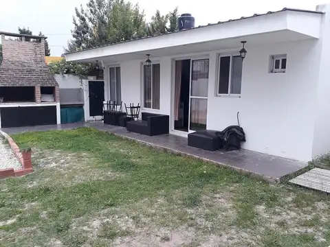 Casa en Venta en Gonnet de tres dormitorios