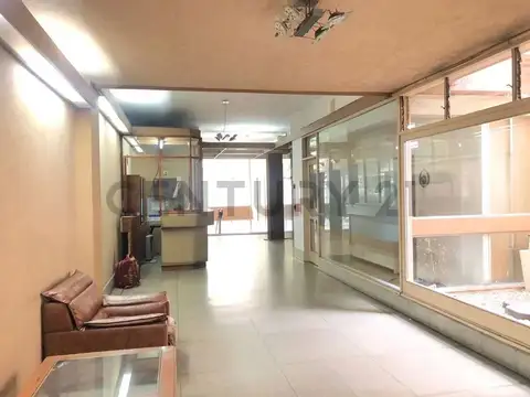 45 E/ 5 y 6 1100, Piso 0