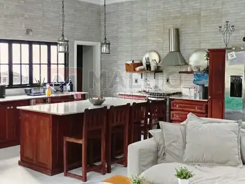 Casa 6 ambientes con 3 baños