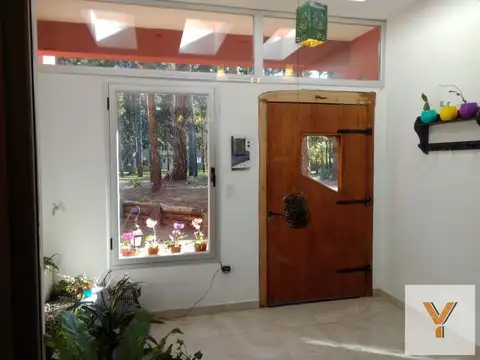 Casa 7 ambientes con 2 baños