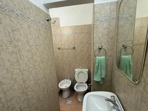 HERMOSA CASA DE PASILLO 3 DORMITORIOS Y PATIO