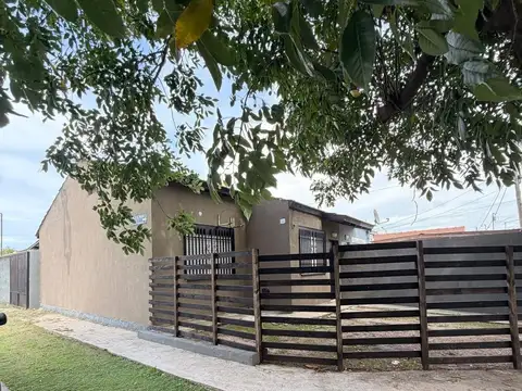 Casa en Alquiler con 1 cochera