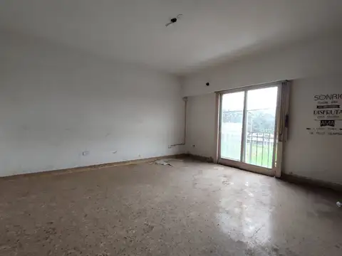Depto 3 ambientes a reciclar en Ciudadela