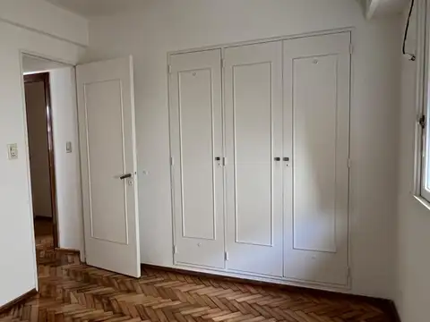 Venta departamento dos ambientes con patio en Balvanera