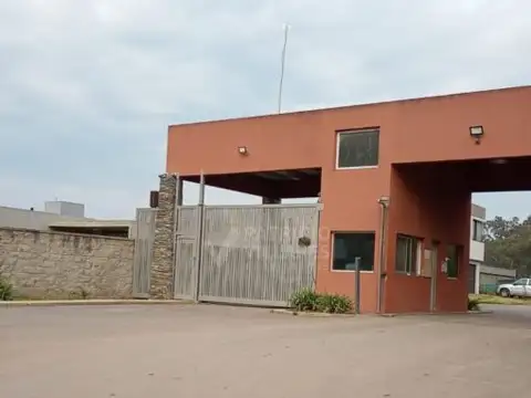 "Vende lote de 444m2 en el exclusivo barrio La Reserva: ¡Una oportunidad única para constr...