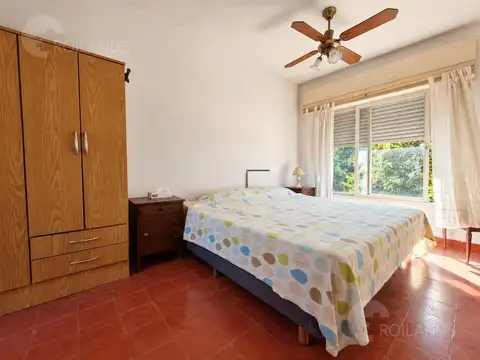 OPORTUNIDAD - VENTA CASA CON JARDIN Y COCHERA EN VILLA ADELINA