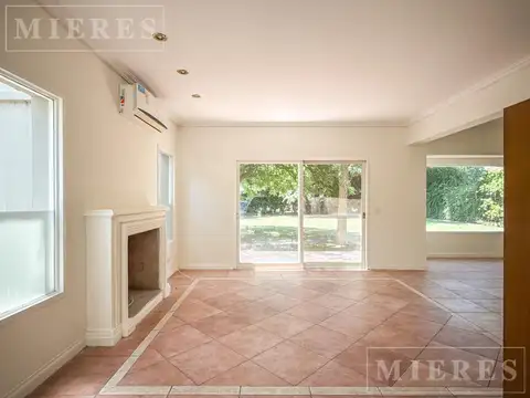 Casa en venta en La Delfina, Avenida Juan Domingo Peron 1351