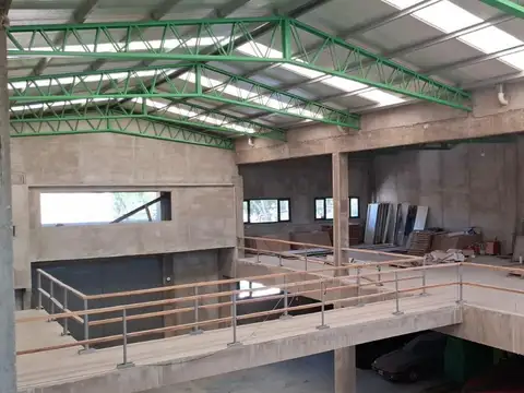 Depósito 1650 m2 cubiertos en Castelar, Moron