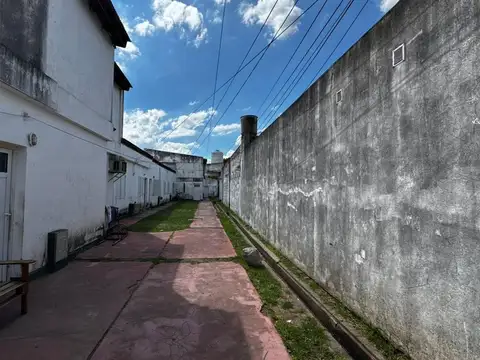 Departamento 20 ambientes con 8 baños