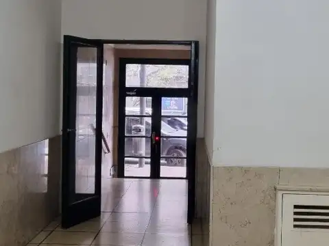 Av Caseros 600, Piso 2