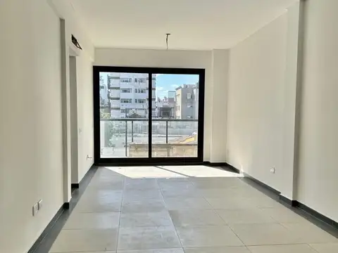 Hermoso y muy amplio 2 amb con balcón. 2 baños