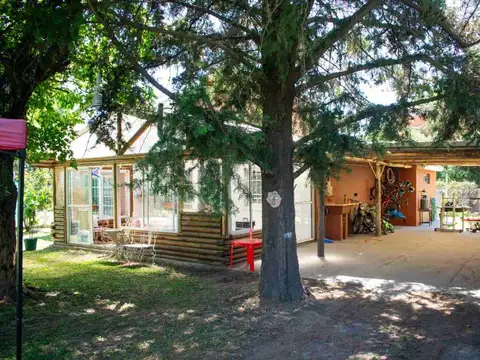 VENTA CASA LA REJA 5 AMB, ENORME PARQUE, EXCELENTE