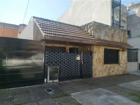 Casa.4amb. Jujuy al 1800.Villa Luzuriaga