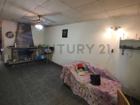 Casa 6 ambientes con 1 baño
