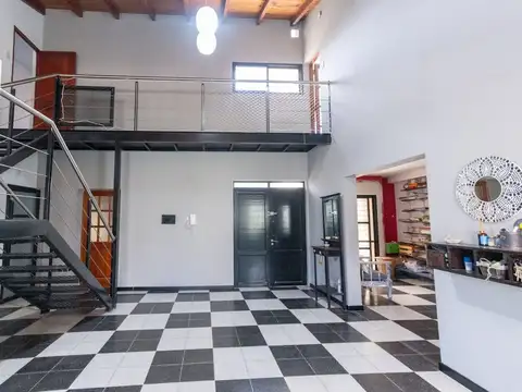 Casa en Venta con 2 cocheras