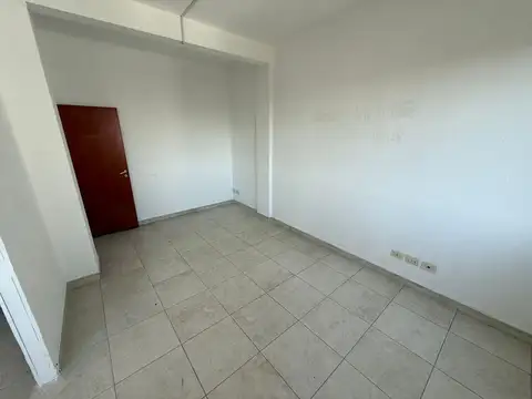 Oficina 4 ambientes con 1 baño