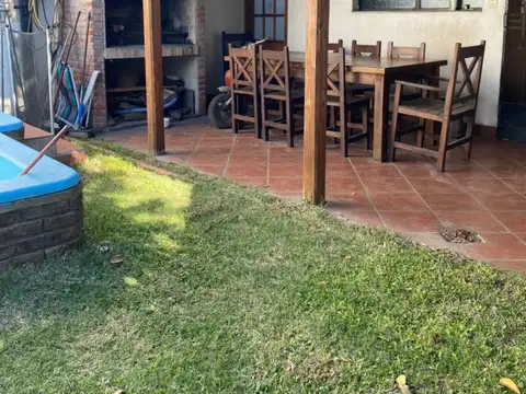 CASA MULTIFAMILIAR  5 AMBIENTES CARAPACHAY