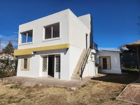 Casa mas departamento a la venta en Bialet Masse. (C408)