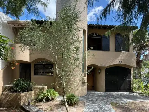 CHALET ESTILO COLONIAL EN DOS LOTES - PARQUE, PISCINA Y DOBLE GARAGE EN LOS TILOS