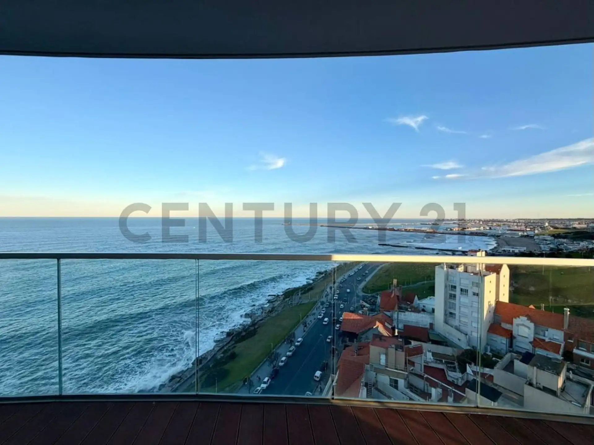 Exclusivo 2 ambientes en Torres Pelli – Maral Explanada | Vista plena al mar, cochera y baulera