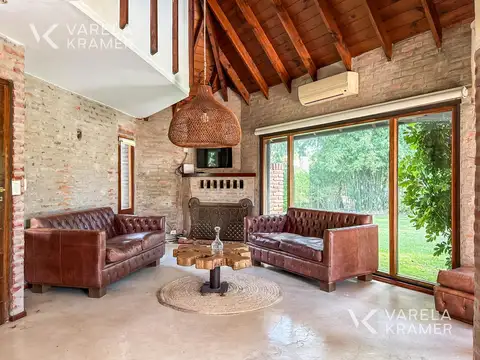Casa en Venta con 6 cocheras