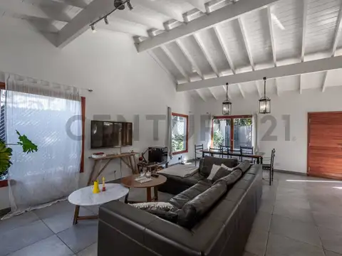 Casa 4 ambientes con 3 baños