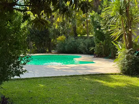 Casa en Alquiler con 1 cochera
