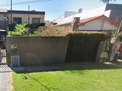 En Venta, 2 Casas en block, PB y PA  6 amb., jardín y patio.  -  V. Martelli 
