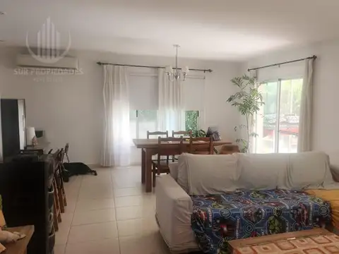 Casa 4 ambientes con 3 baños