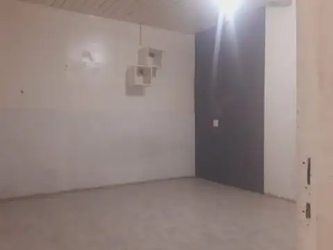 CASA EN VENTA A REFACCIONAR TEMPERLEY.