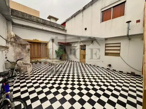 CASA SOBRE LOTE PROPIO DE 8,66 X 17 M A REFACCIONAR