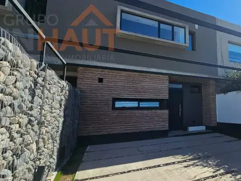 Casa en Venta en Neuquen, USD 192.000