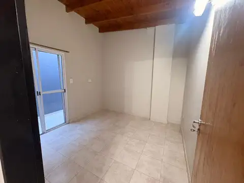 Depto Tipo Casa en Alquiler en Caseros, $ 400.000