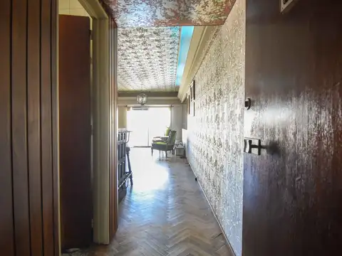VENTA – DEPARTAMENTO DE 4 AMBIENTES CON DEPENDENCIA EN FLORESTA