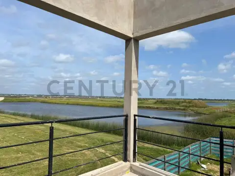 Venta de casa en Puerto Nativas Escobar con vista a la laguna con 3 dormitorios y escritorio