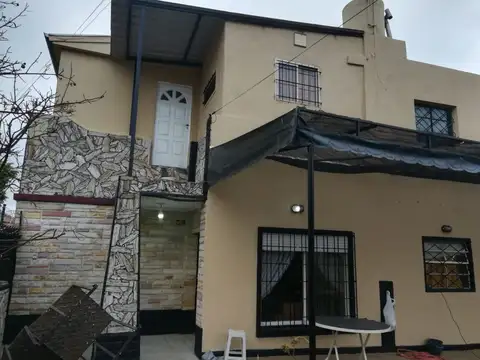OPORTUNIDAD VENTA CASA 4 AMBIENTES ESCUCHA OFERTA