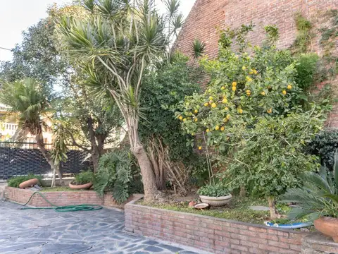 Casa en Venta con 6 cocheras
