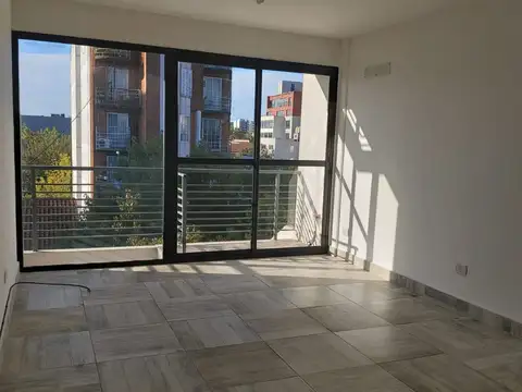 Buen viaje 1200, Piso 4