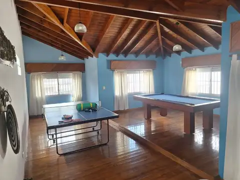 Casa 6 ambientes con 2 baños