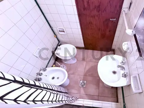 Venta de casa 3 ambientes apta crédito en esquina con jardín y cochera en San Antonio de Padua, Merl